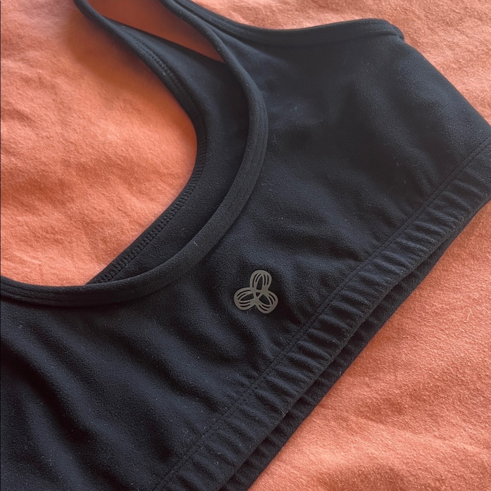 Aritzia TnAction Sports Bra - Picture 4 of 4